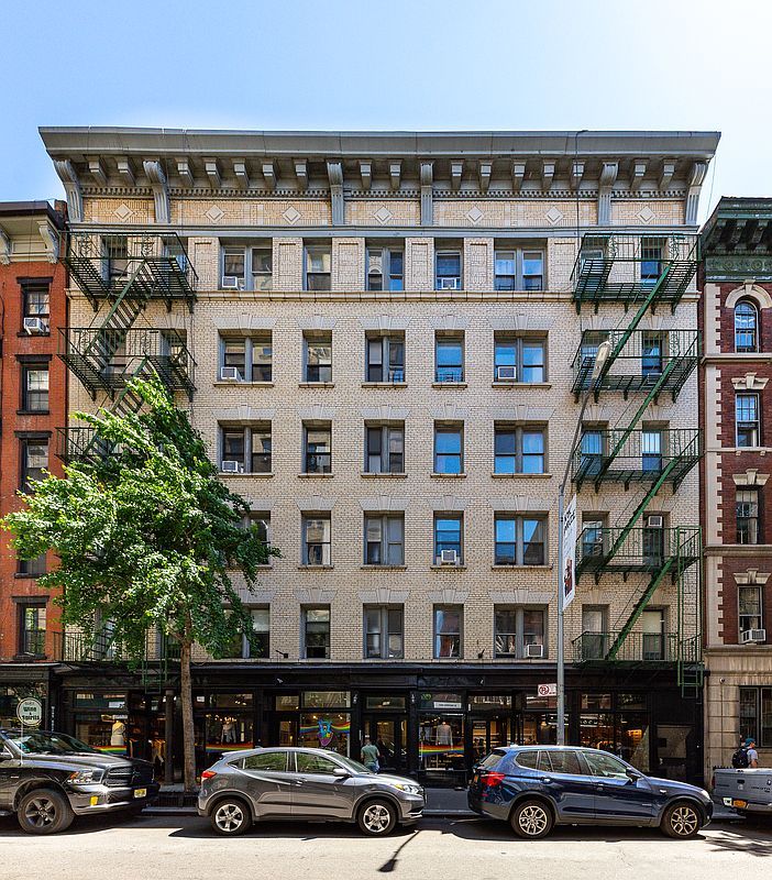 100 Christopher St New York, NY 10014